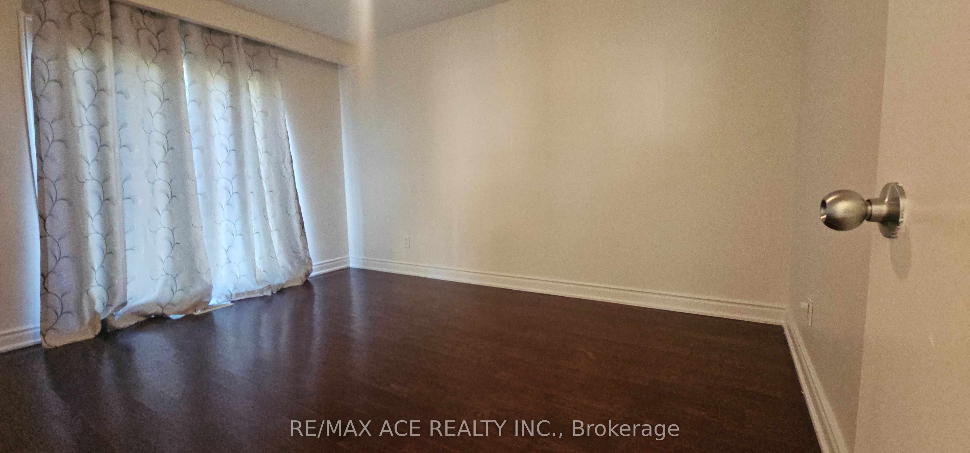 87 Lynnbrook Drive Main Property Photo 13