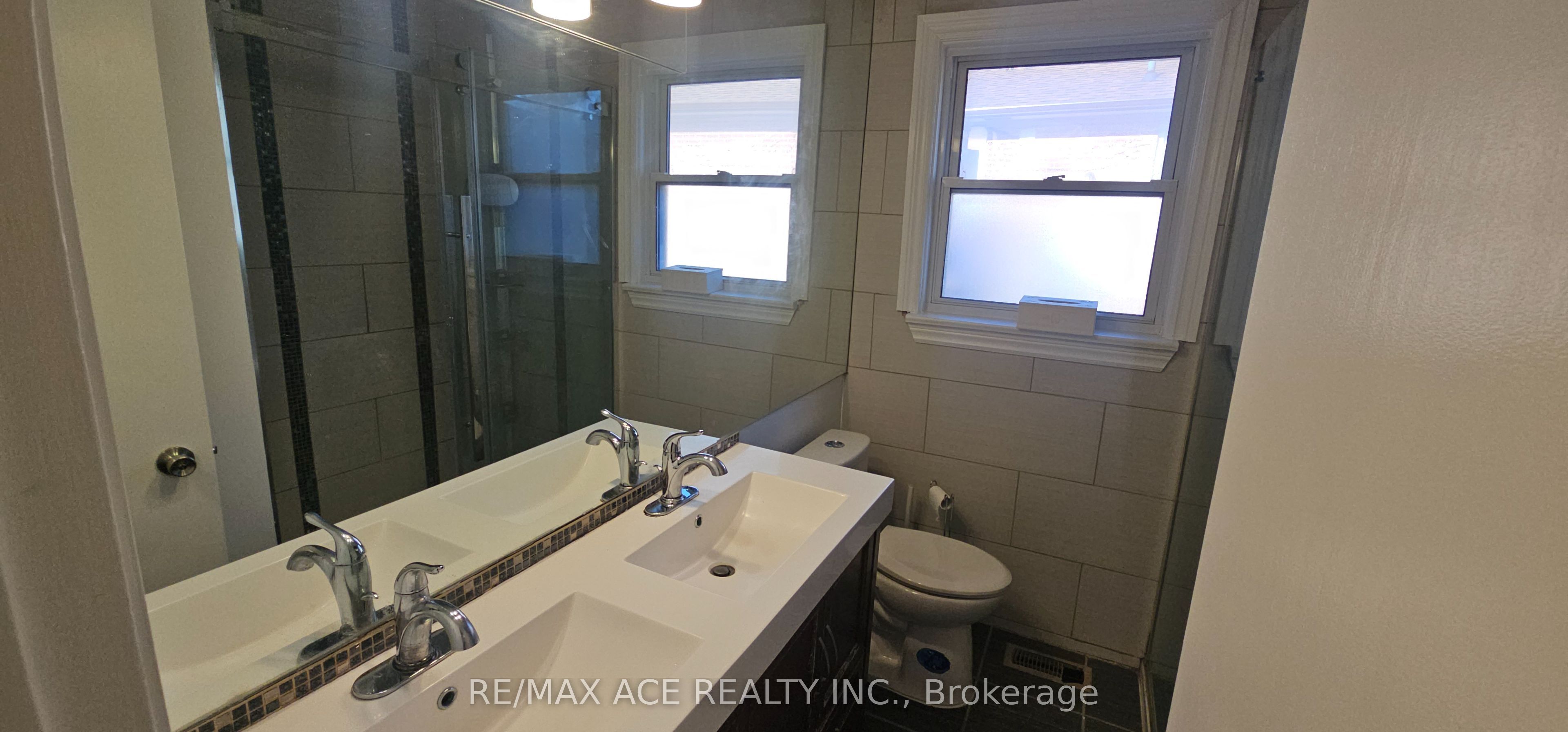 87 Lynnbrook Drive Main Property Photo 16