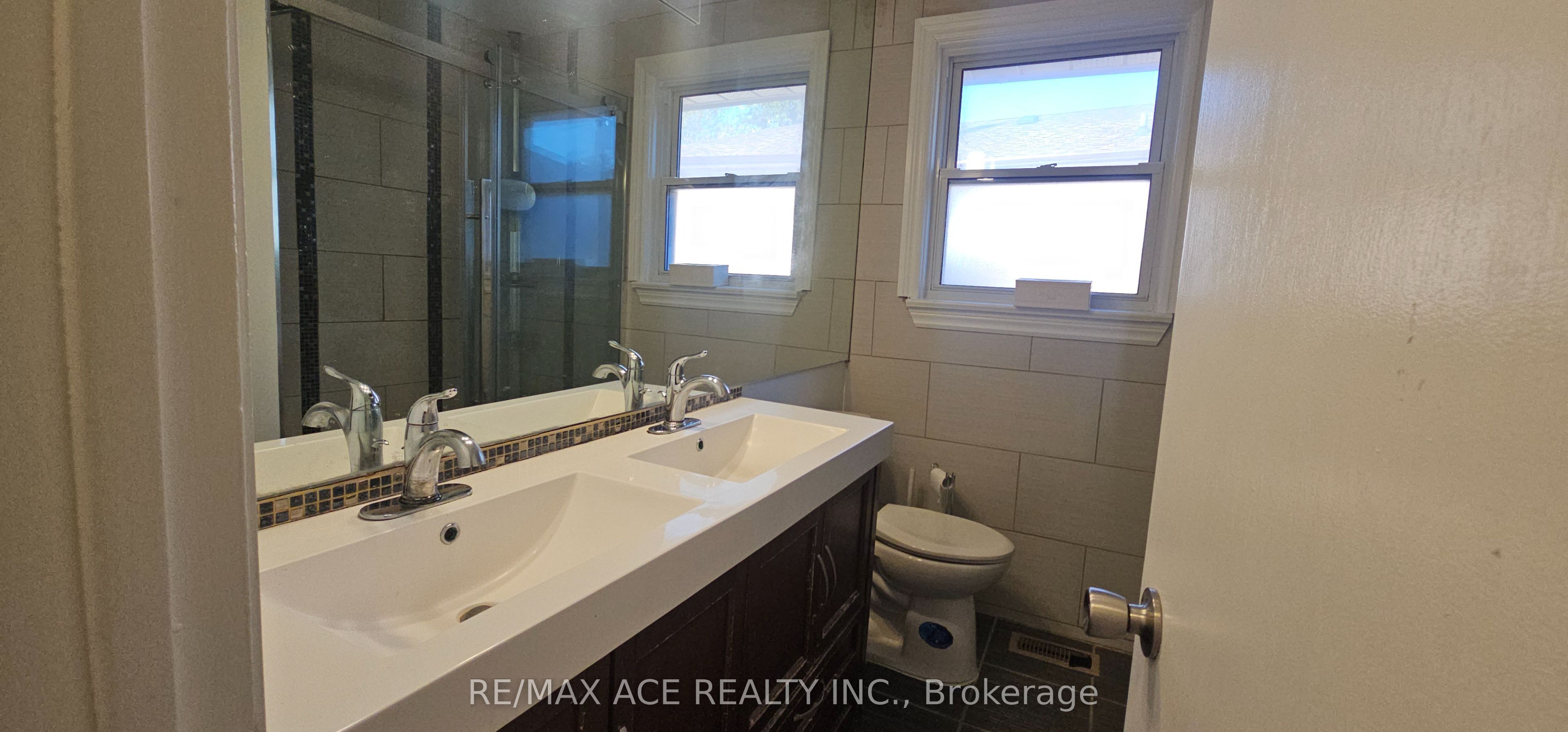 87 Lynnbrook Drive Main Property Photo 17