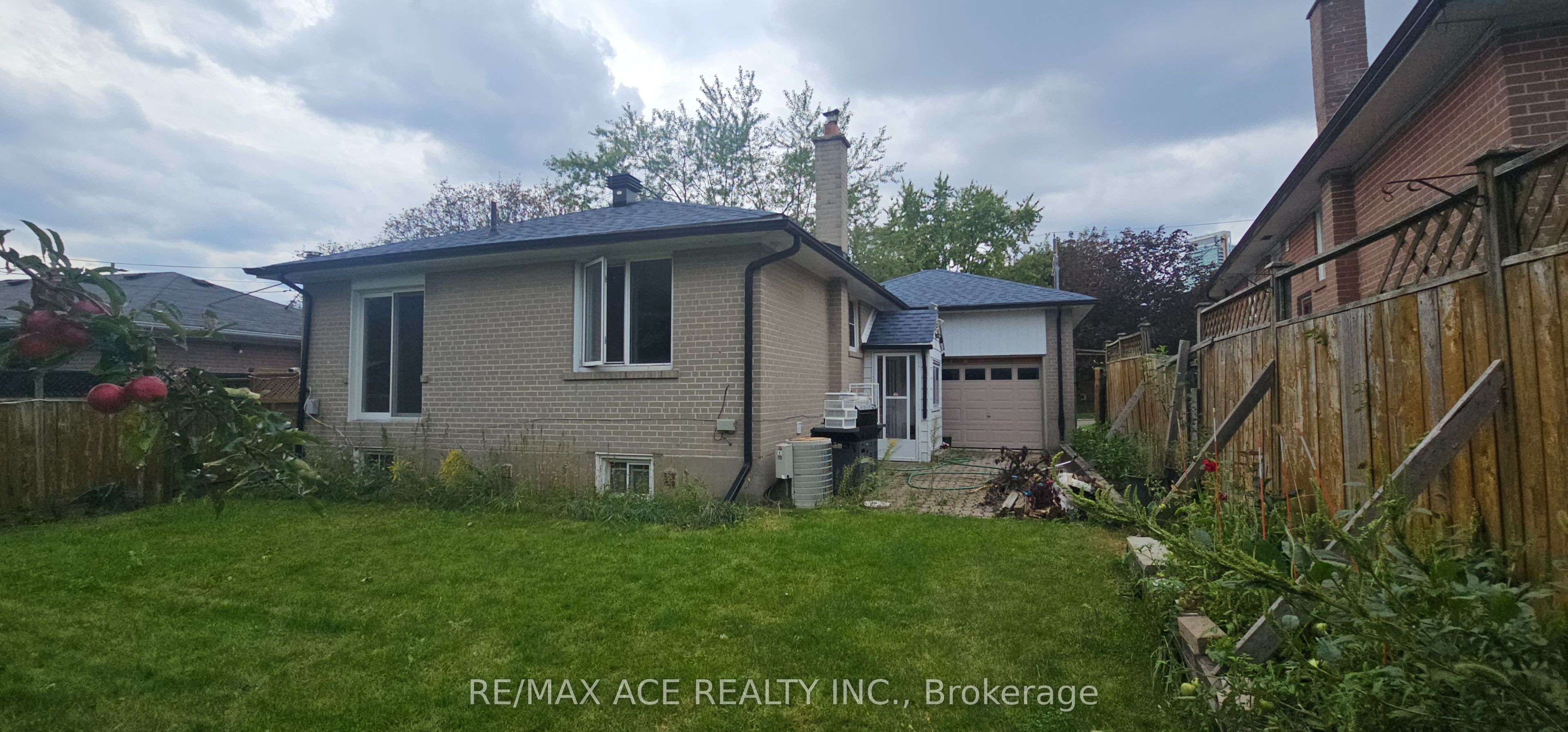 87 Lynnbrook Drive Main Property Photo 18