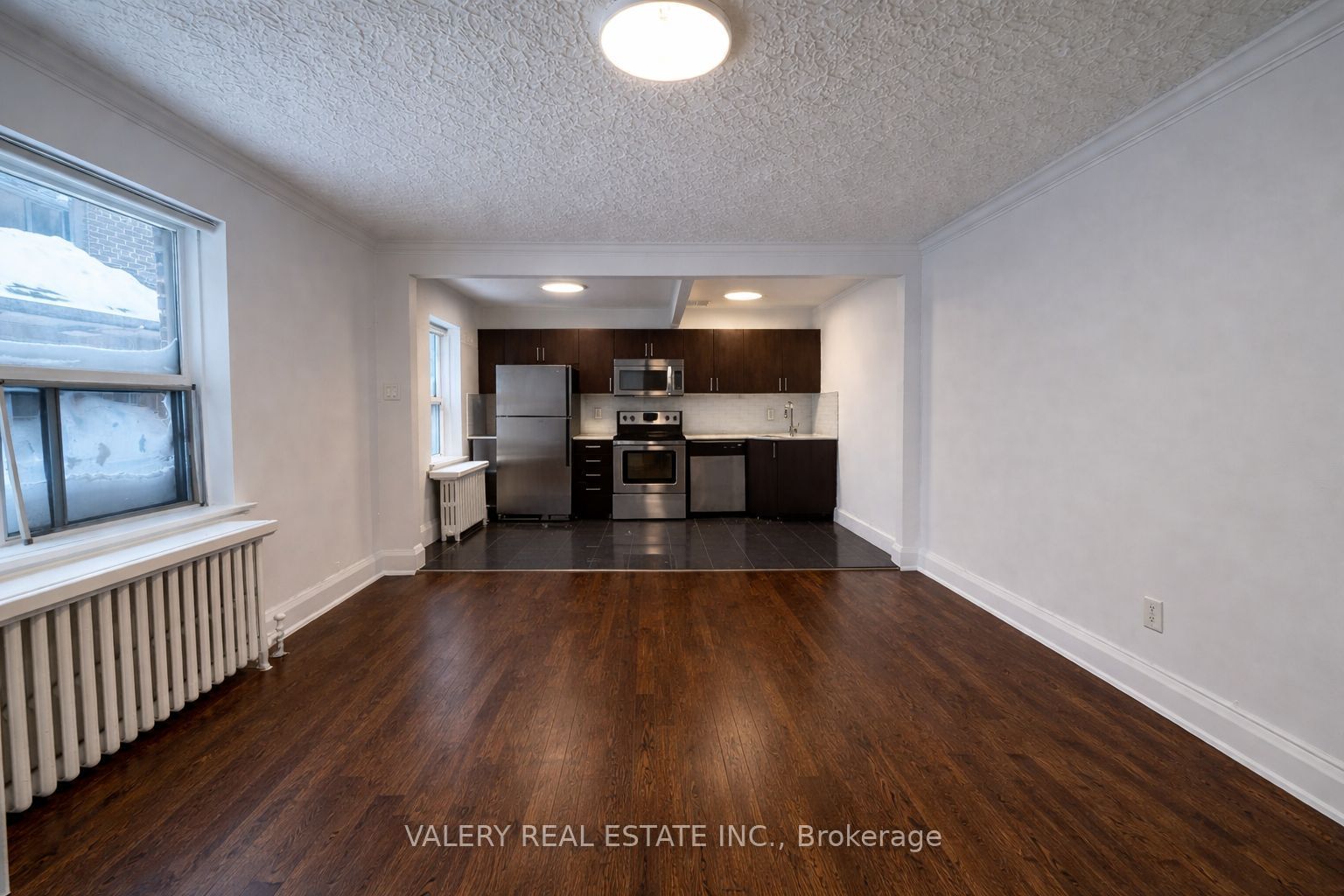 2404 Queen Street E 27 Property Photo 3