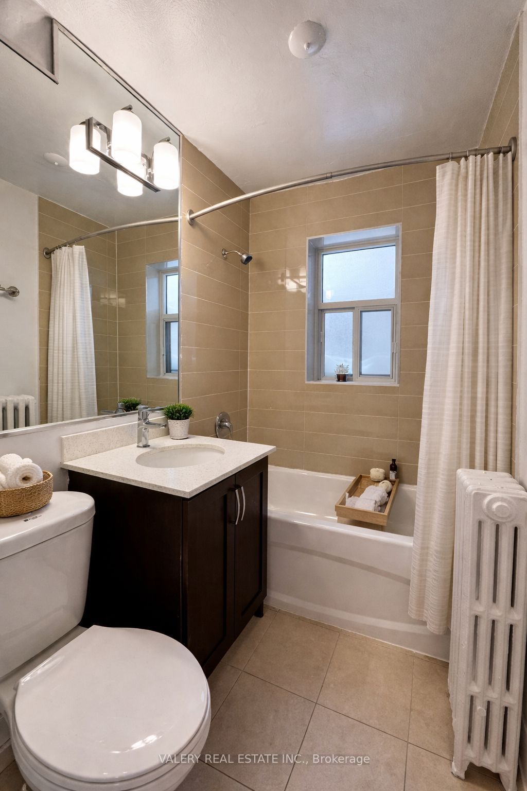 2404 Queen Street E 27 Property Photo 5