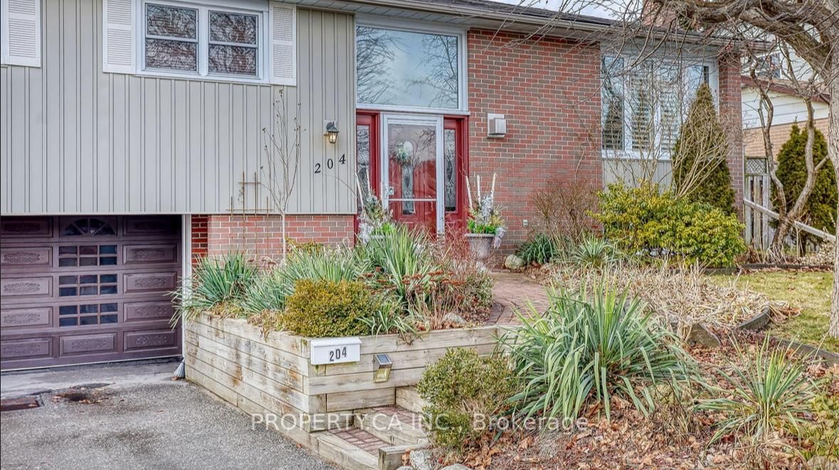 204 Mason Drive Upper Property Photo 2