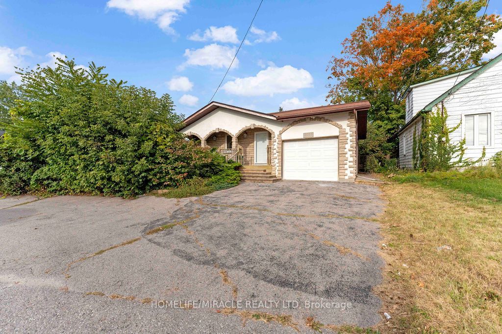 2033 Simcoe Street N Property Photo 1