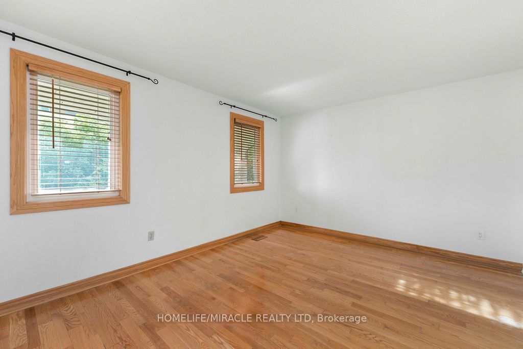 2033 Simcoe Street N Property Photo 3