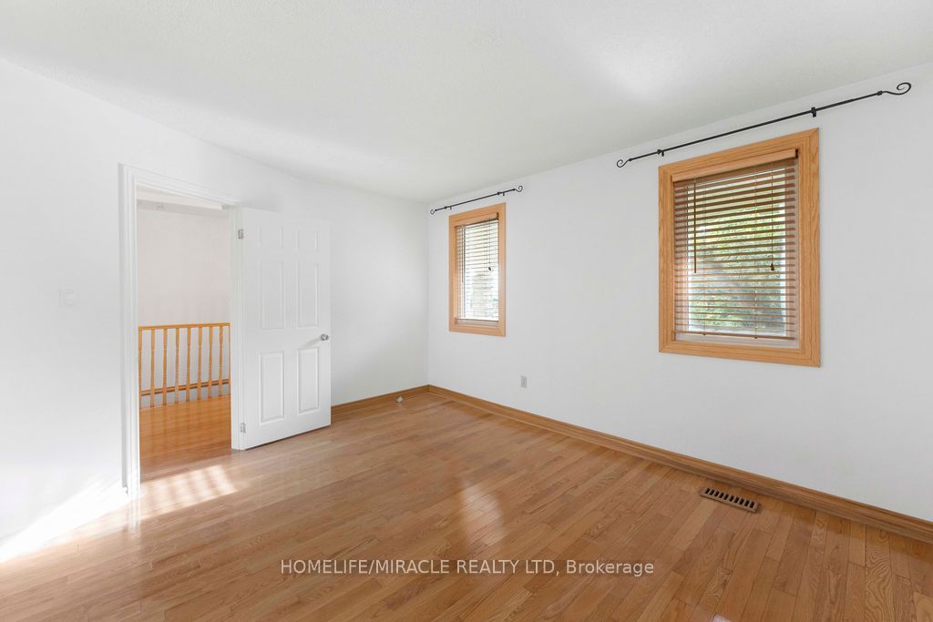2033 Simcoe Street N Property Photo 4