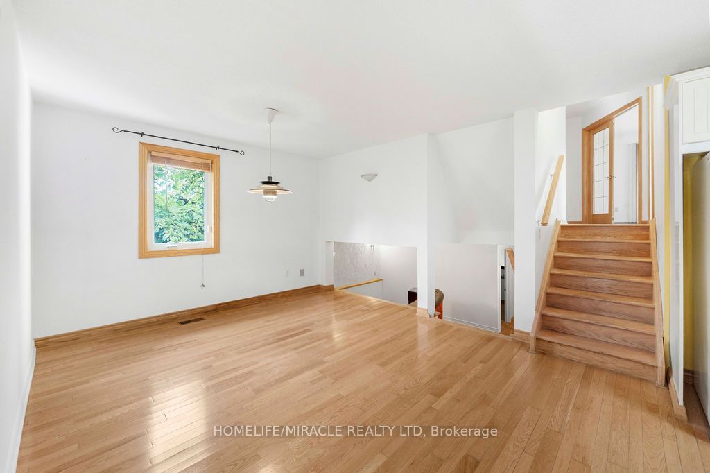 2033 Simcoe Street N Property Photo 5