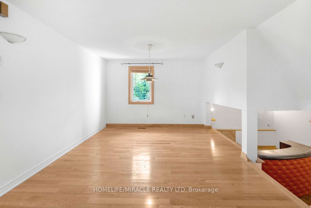 2033 Simcoe Street N Property Photo 6