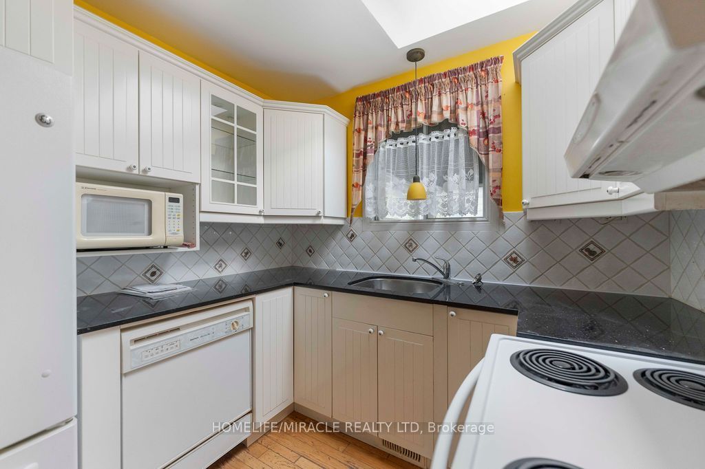 2033 Simcoe Street N Property Photo 8