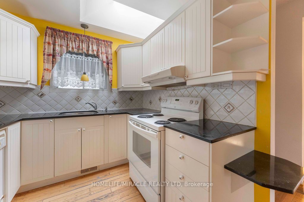 2033 Simcoe Street N Property Photo 9