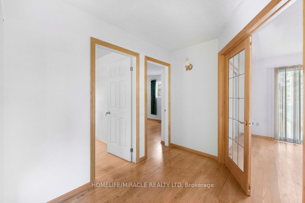 2033 Simcoe Street N Property Photo 12