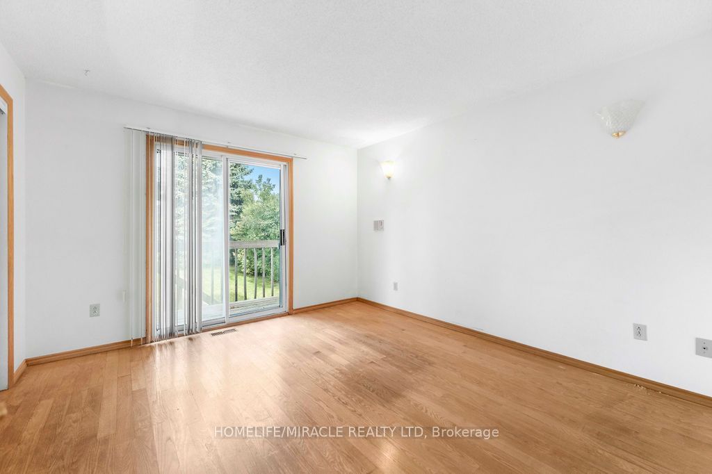 2033 Simcoe Street N Property Photo 13