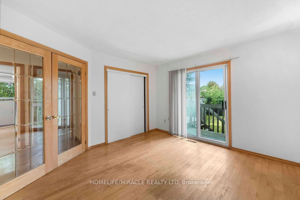 2033 Simcoe Street N Property Photo 14