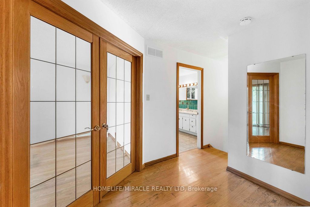 2033 Simcoe Street N Property Photo 19