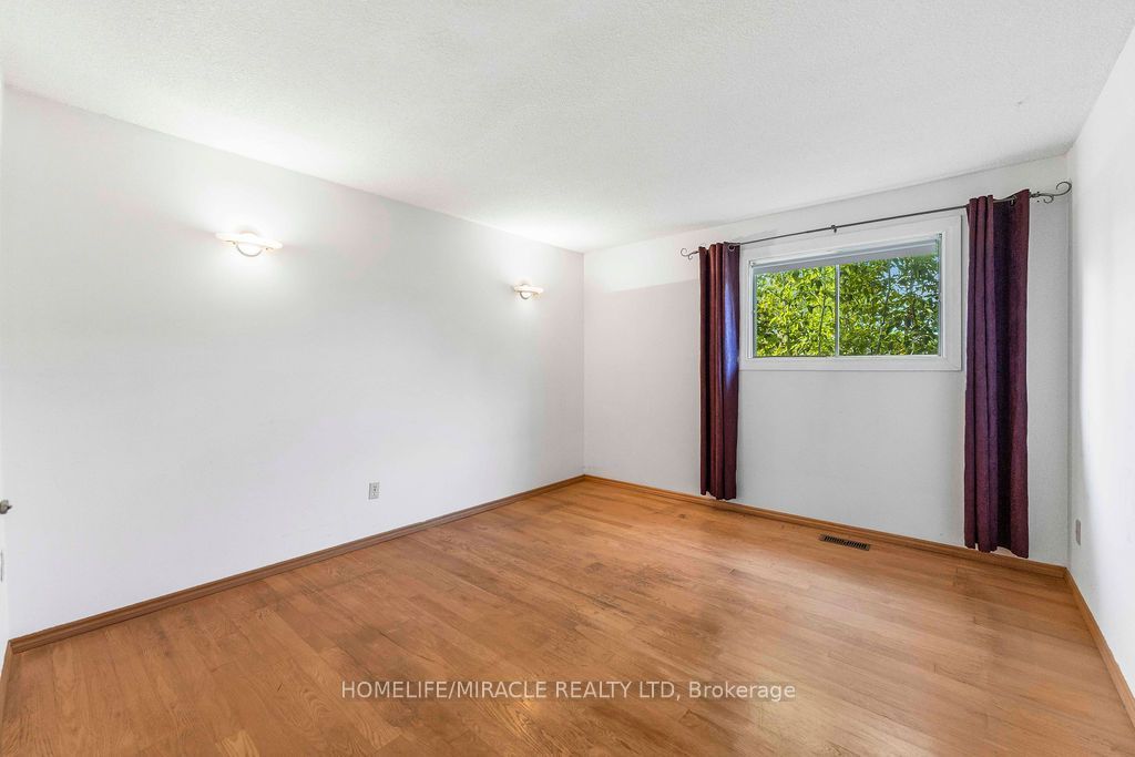 2033 Simcoe Street N Property Photo 20