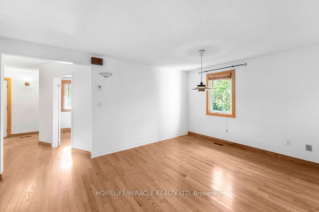 2033 Simcoe Street N Property Photo 25
