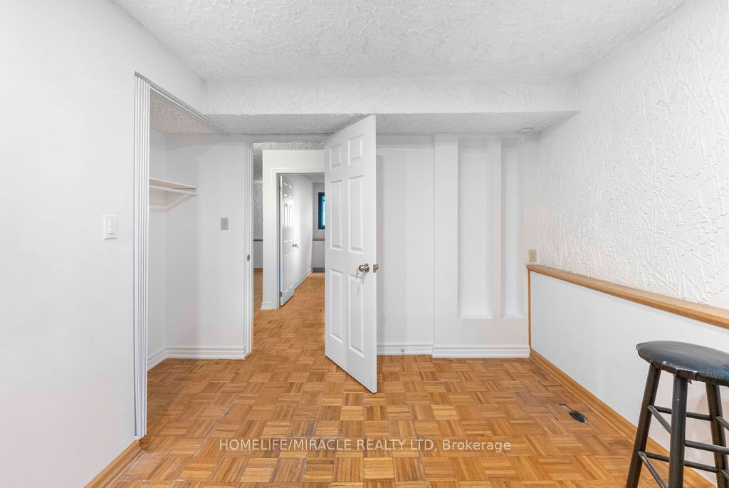 2033 Simcoe Street N Property Photo 30