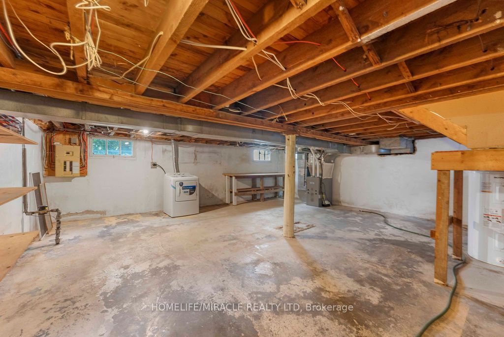 2033 Simcoe Street N Property Photo 36