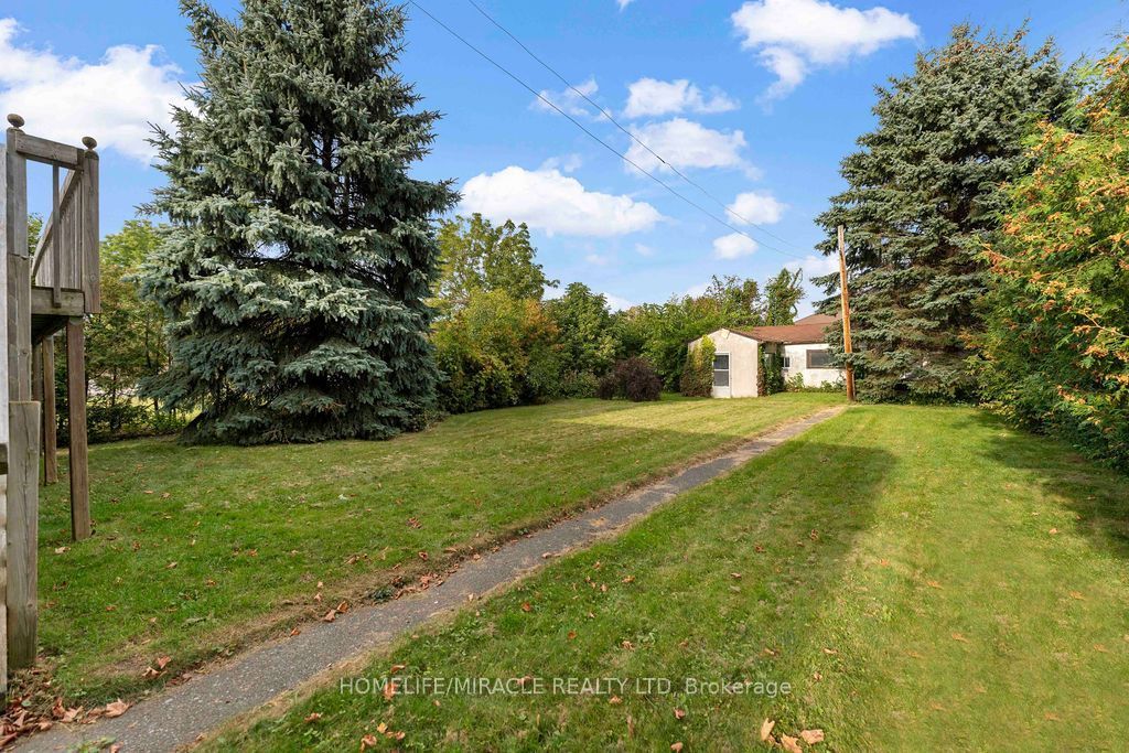 2033 Simcoe Street N Property Photo 37
