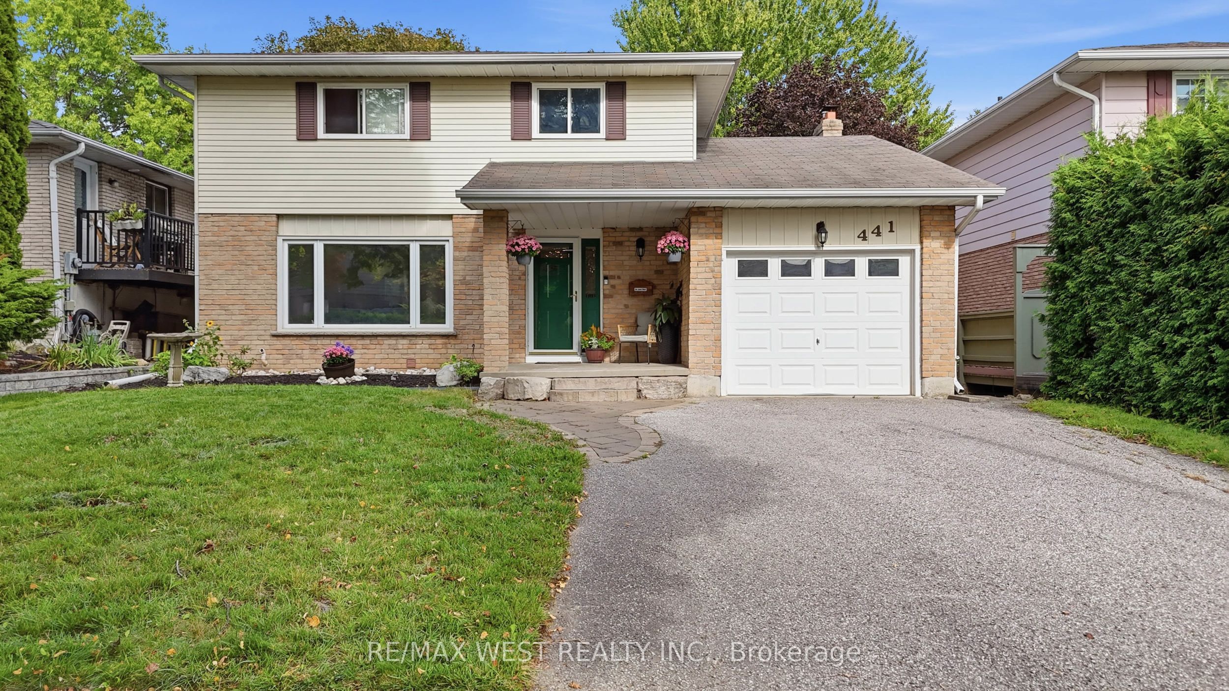 441 Paddington Crescent Property Photo 2