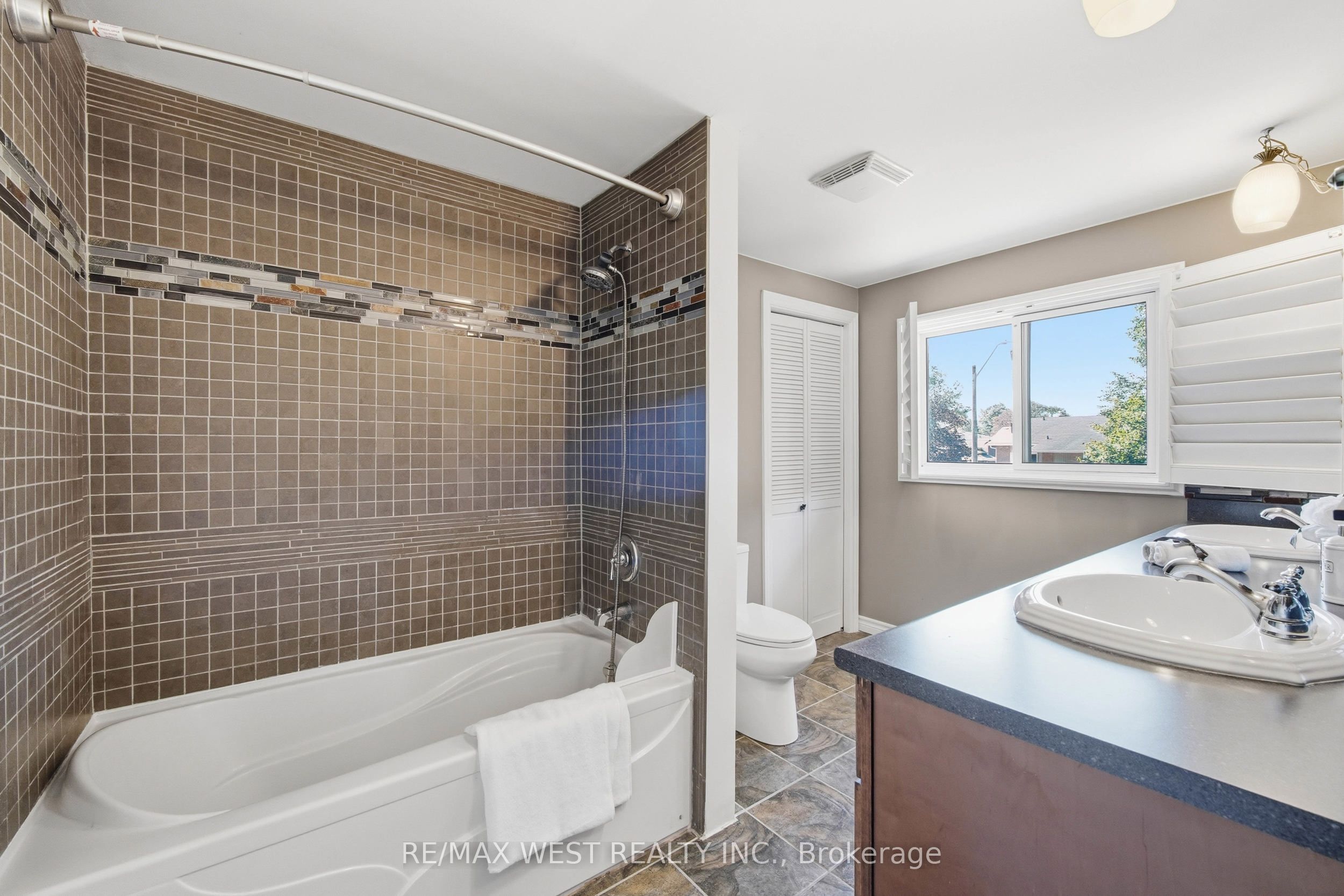 441 Paddington Crescent Property Photo 19