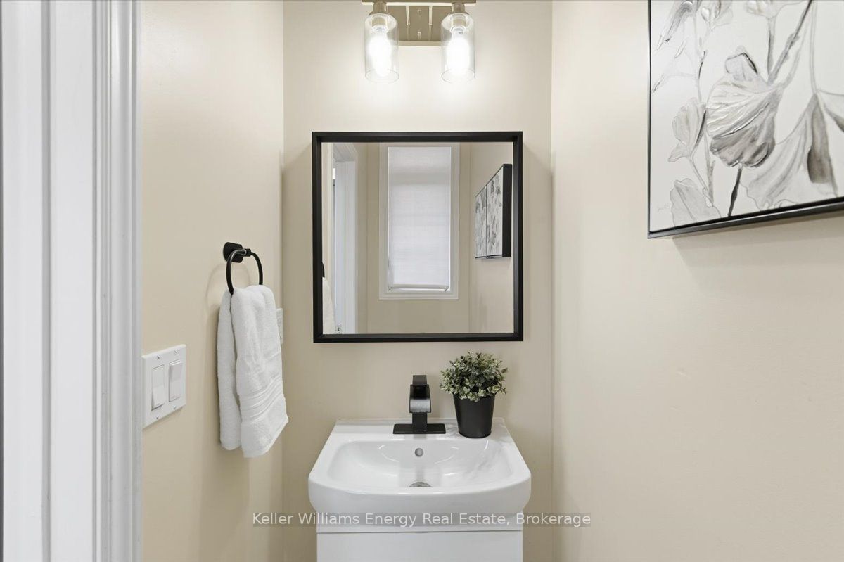 2464 Earl Grey Avenue Property Photo 3