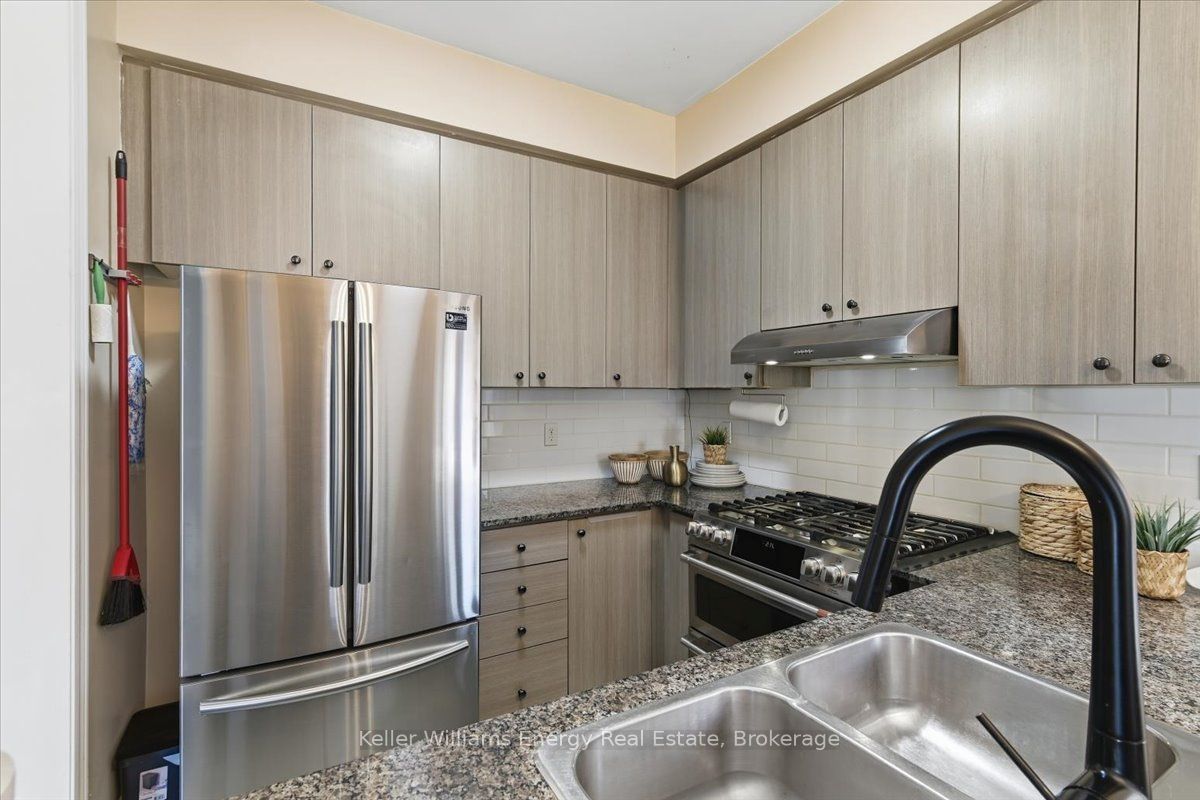 2464 Earl Grey Avenue Property Photo 12