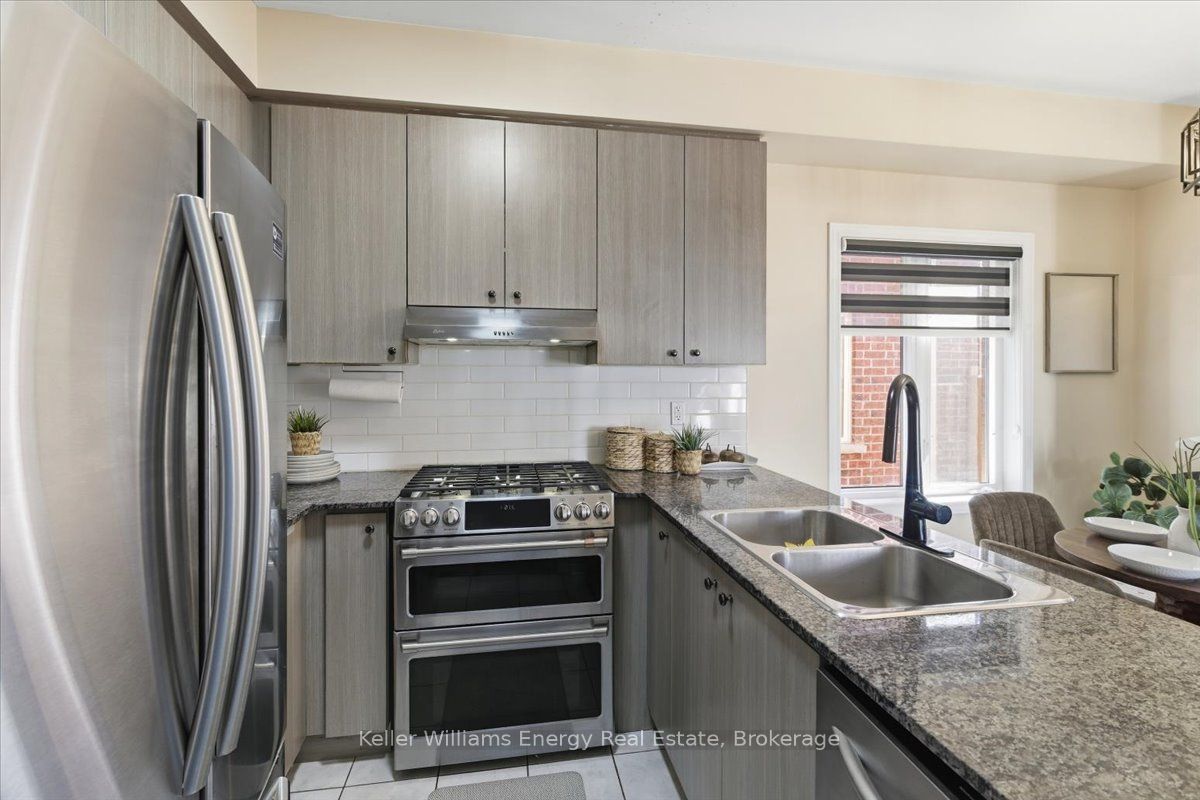 2464 Earl Grey Avenue Property Photo 13