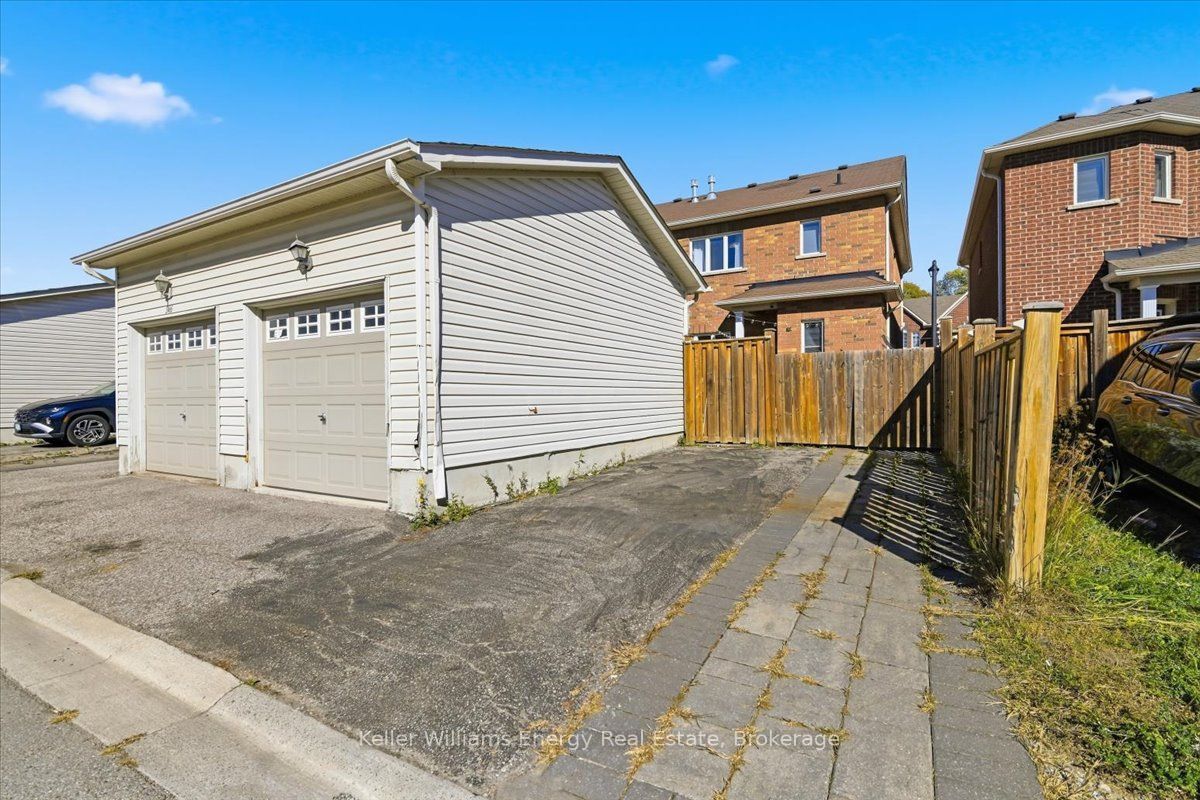 2464 Earl Grey Avenue Property Photo 28