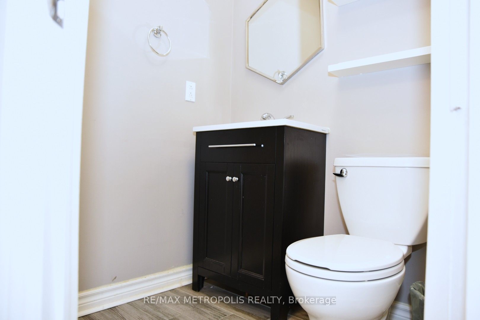 85 Barnes Drive Main Property Photo 20