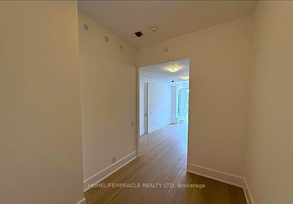 800 Broadview Avenue 404 Property Photo 4