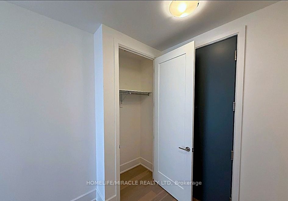 800 Broadview Avenue 404 Property Photo 5