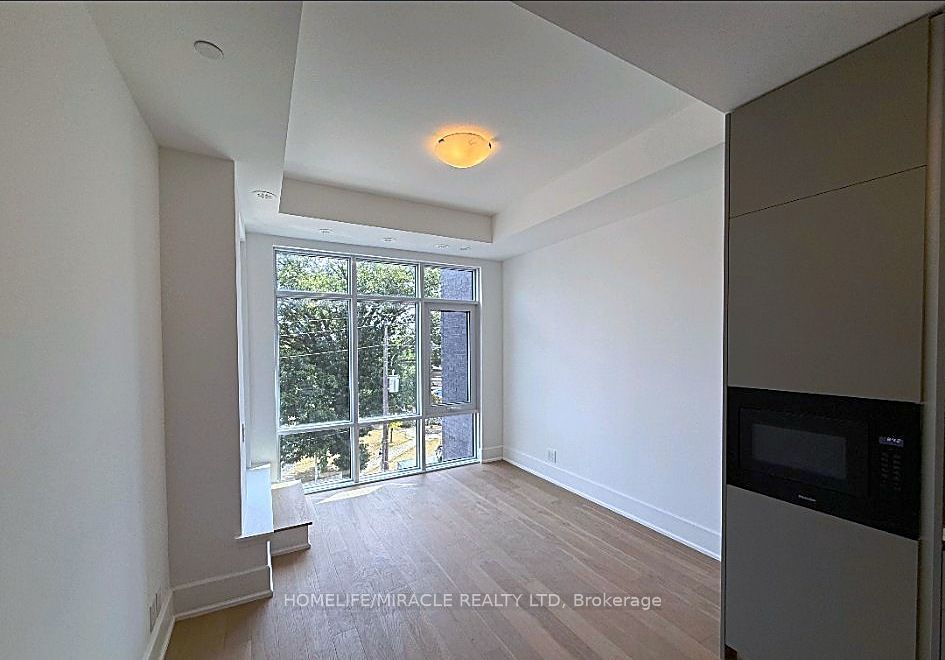 800 Broadview Avenue 404 Property Photo 8
