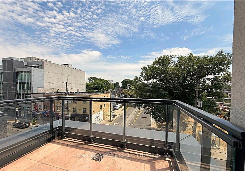 800 Broadview Avenue 404 Property Photo 22