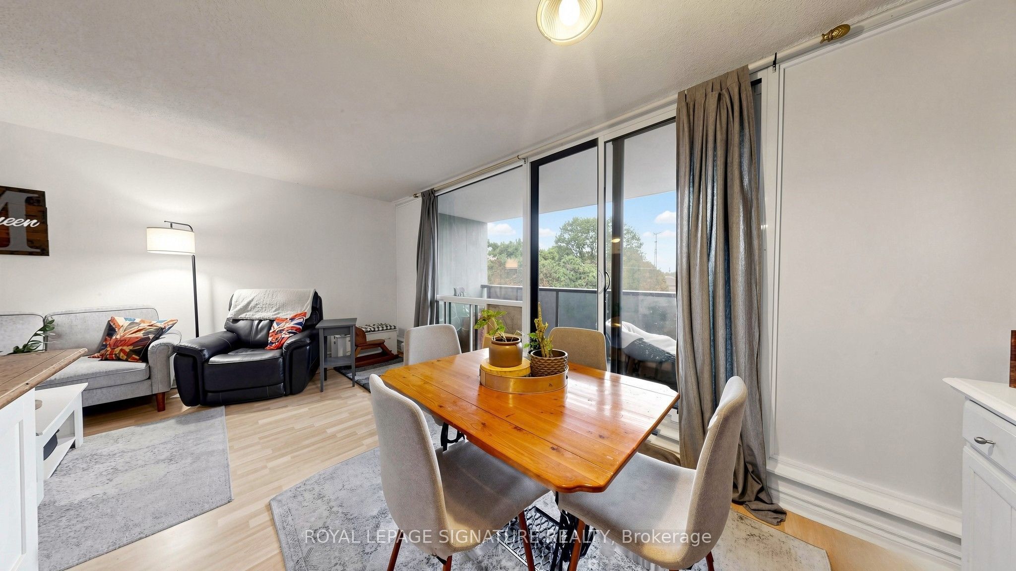 454 Centre Street S 402 Property Photo 9