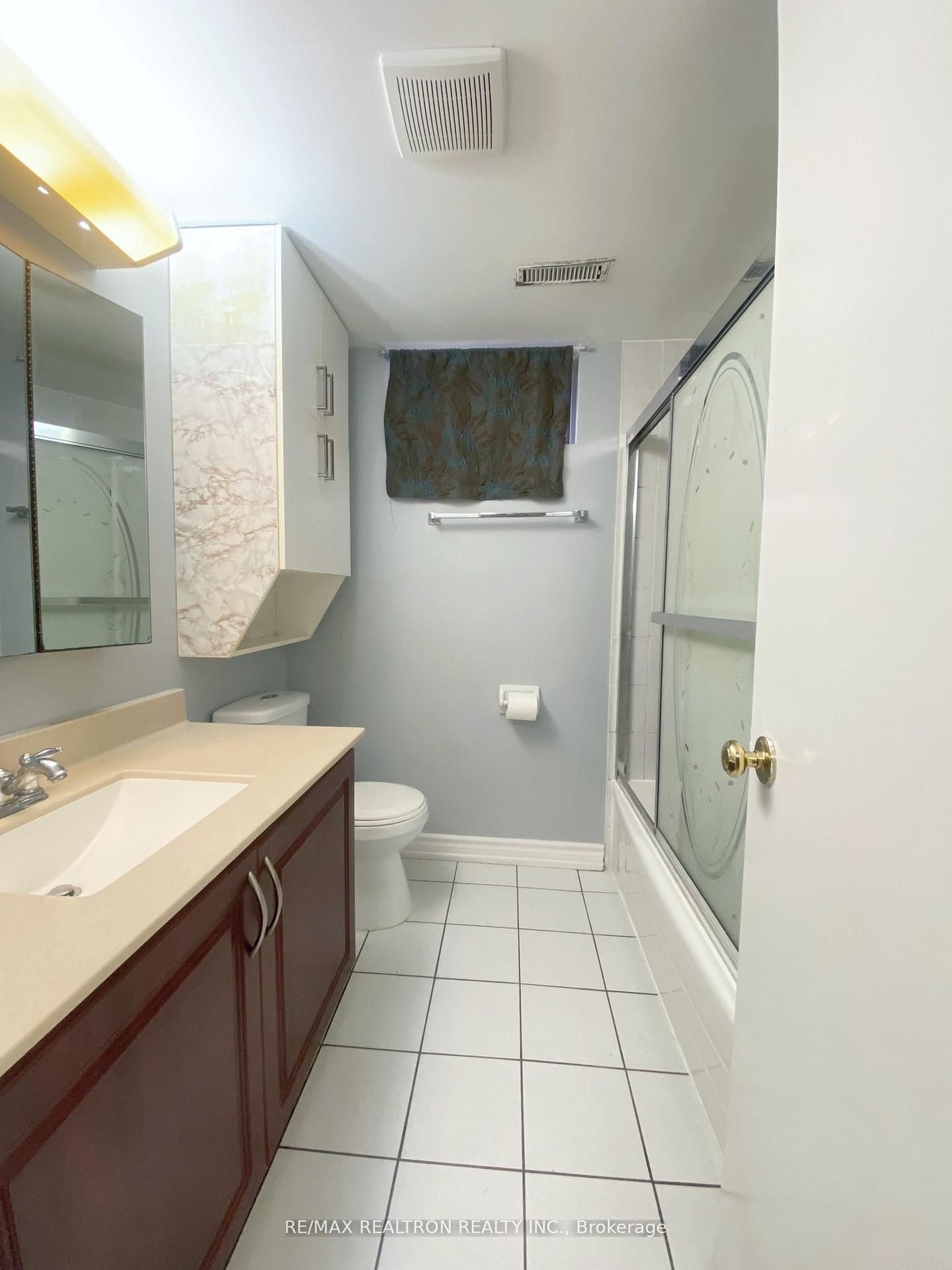 208 Roxanne Crescent Lower Property Photo 6
