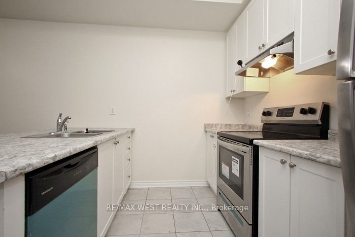 15 Heron Park Place 12 Property Photo 13