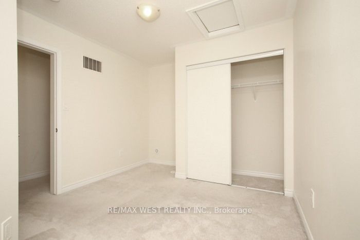 15 Heron Park Place 12 Property Photo 18