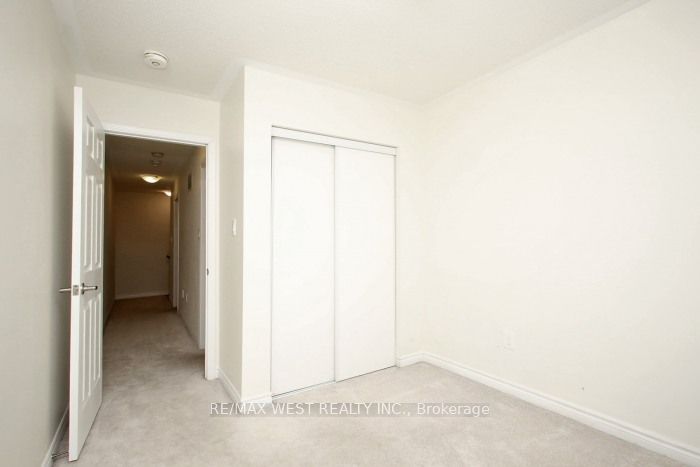 15 Heron Park Place 12 Property Photo 21