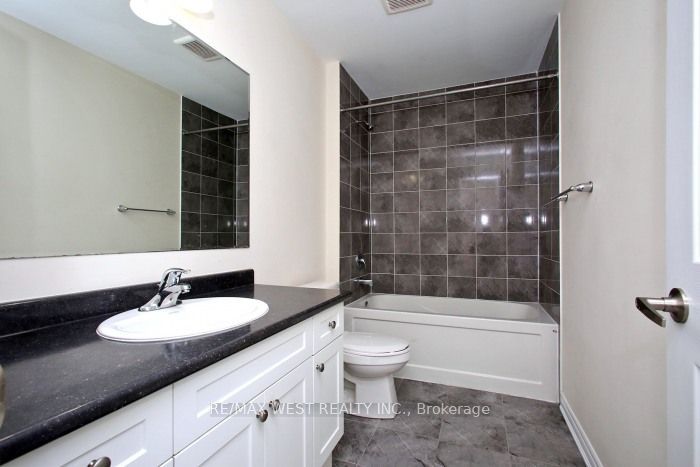 15 Heron Park Place 12 Property Photo 22