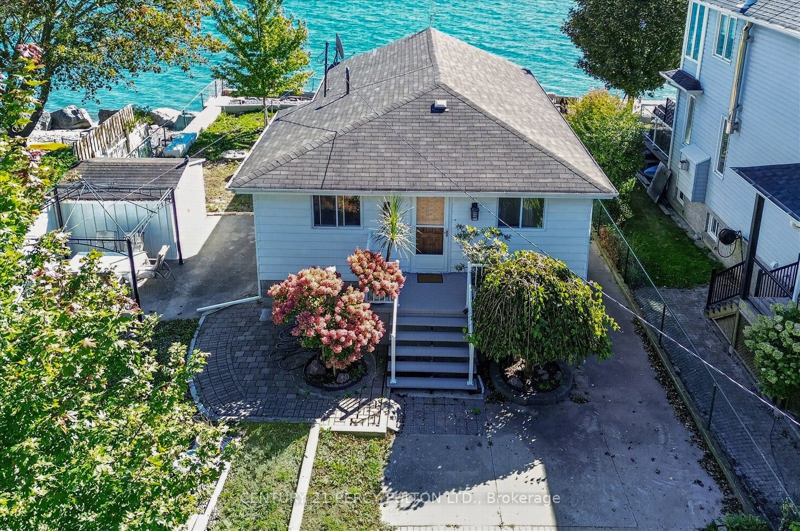 135 Cedar Crest Beach Road Property Photo 1