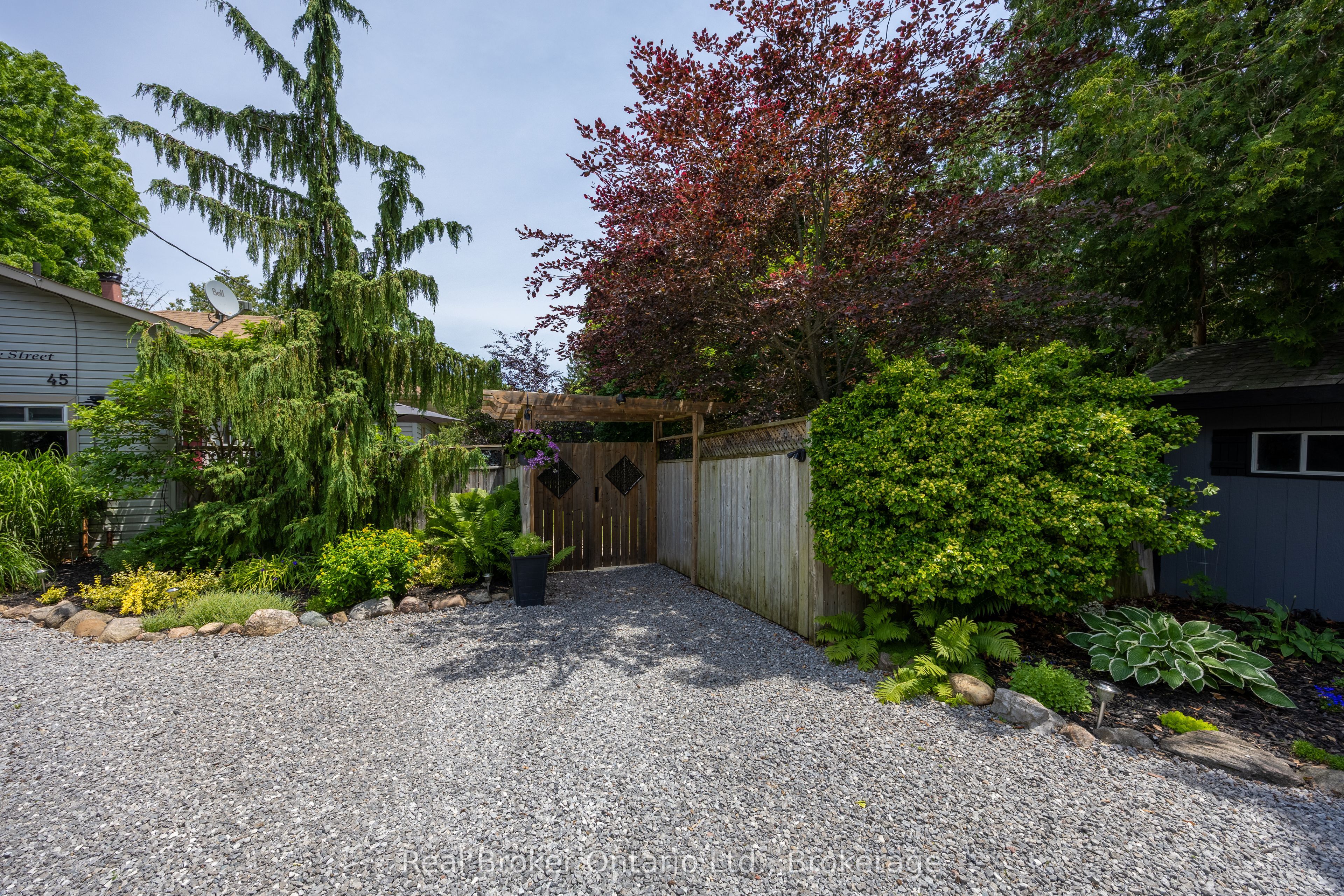 45 Centre Street Property Photo 9