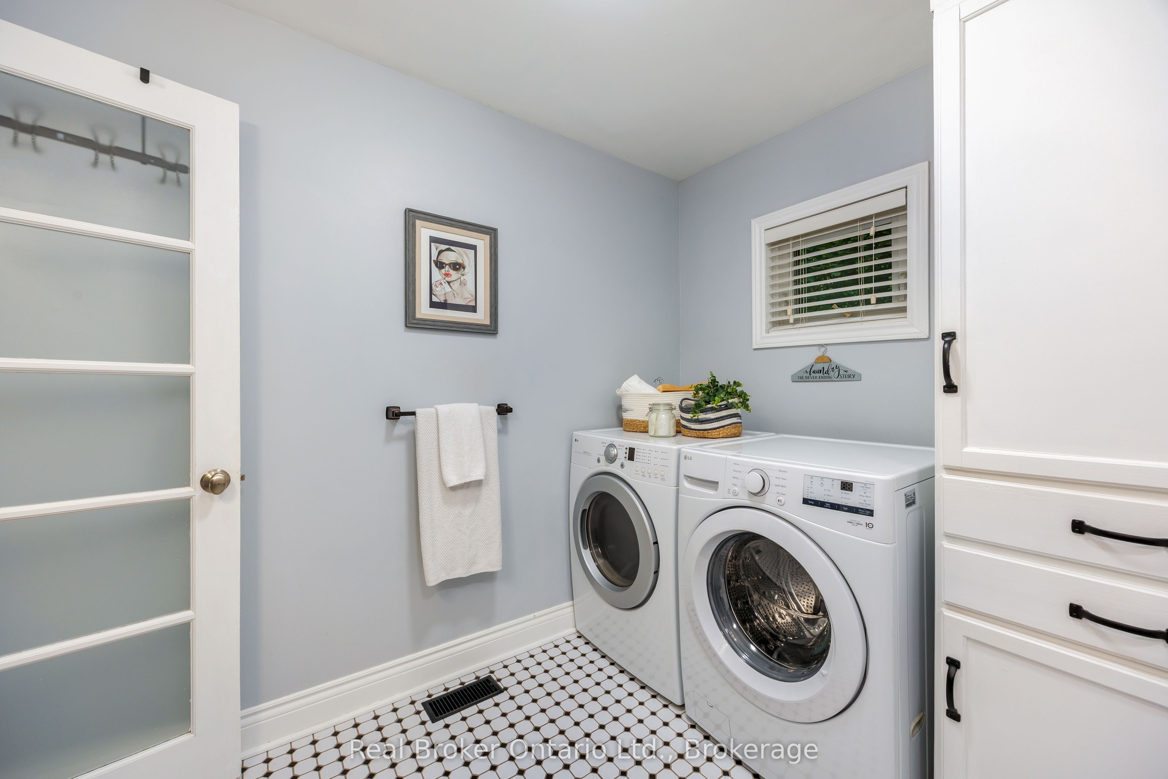 45 Centre Street Property Photo 31