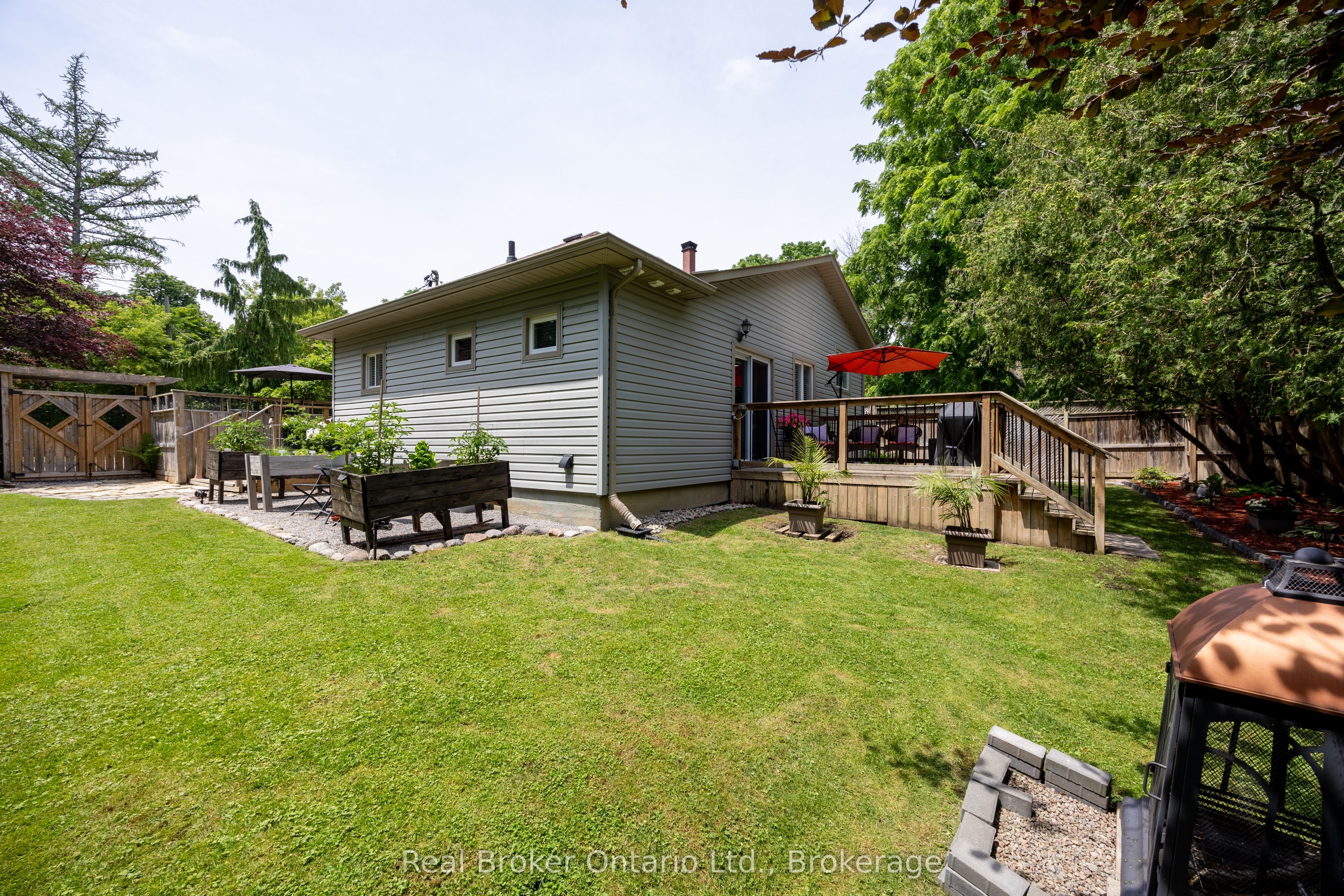45 Centre Street Property Photo 43