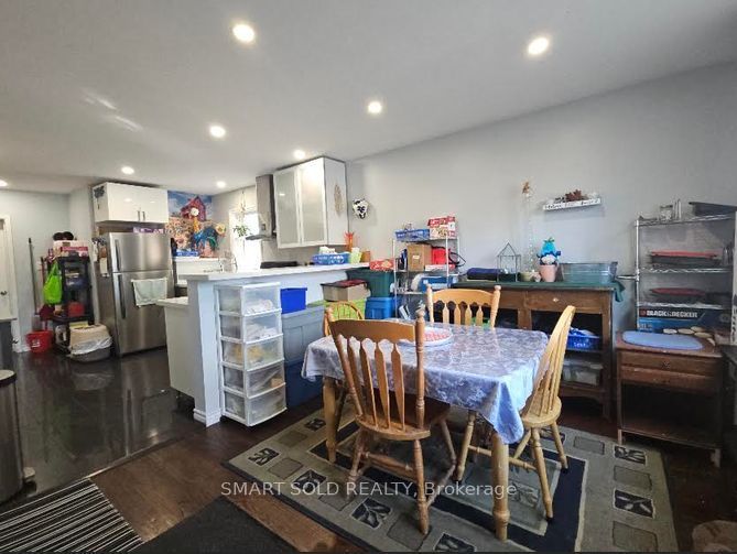 711 Dunlop Street W #main Level Property Photo 2