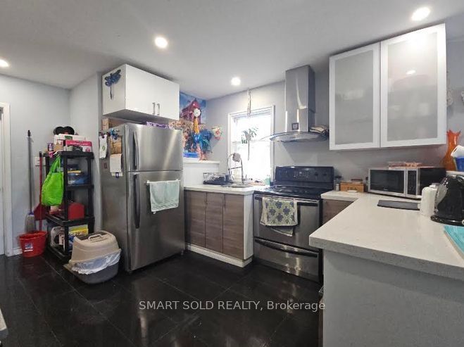 711 Dunlop Street W #main Level Property Photo 4