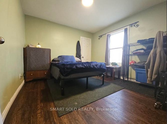 711 Dunlop Street W #main Level Property Photo 6