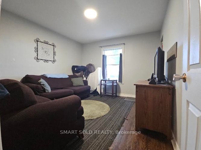 711 Dunlop Street W #main Level Property Photo 7