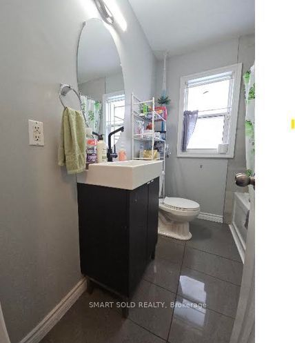 711 Dunlop Street W #main Level Property Photo 9