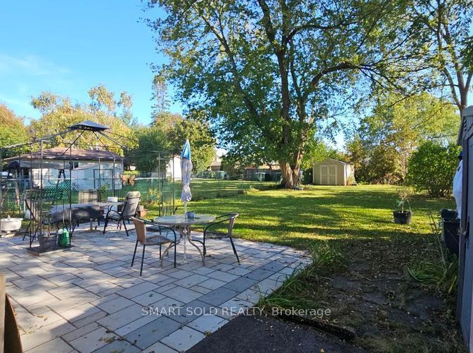 711 Dunlop Street W #main Level Property Photo 10